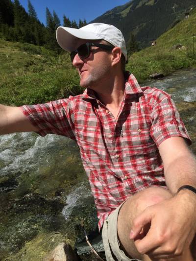 Meinen Urlaub verbringe ich am Liebsten mit der Familie am Meer oder in den Bergen.